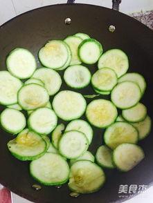 小瓜怎么能煮烂吃呢视频,跟着视频学烹饪