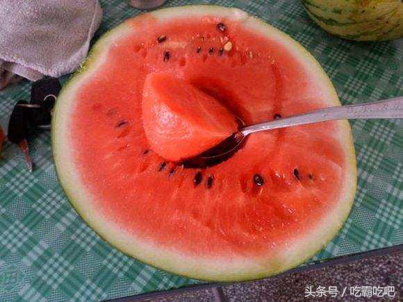 日本看中国吃无籽瓜视频,中国无籽瓜，口感独特引发热议！