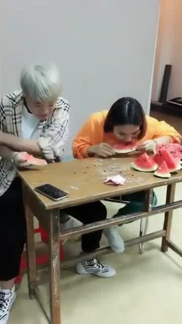 套路闺蜜吃瓜视频,一起探索娱乐圈的幕后故事