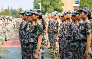 女生和教官操场视频吃瓜,揭秘女生与教官视频背后的真相”  第2张