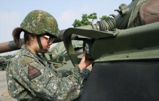 台陆军吃瓜视频大全最新,揭秘军中趣闻轶事  第2张