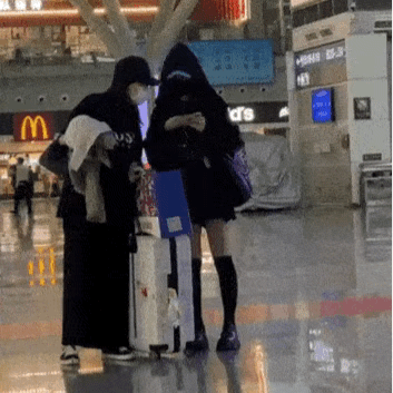 八组少女吃瓜视频大全集,揭秘热门视频背后的故事  第2张