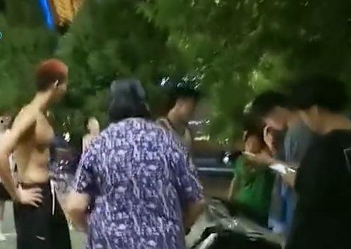 吃瓜大妈吵架事件视频,一场邻里纷争的闹剧 第2张 吃瓜大妈吵架事件视频,一场邻里纷争的闹剧 第2张
