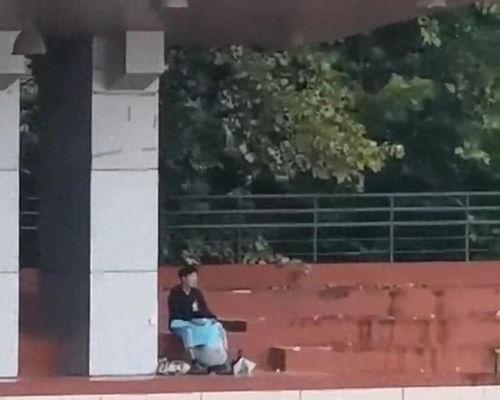 涪陵万达吃瓜事件视频  第3张