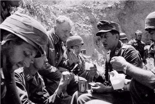 德军士兵吃瓜视频播放,揭秘二战时期军营生活一幕  第2张